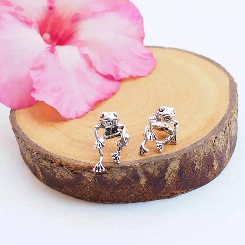 Frog Earrings from Odditygadget at $14.97